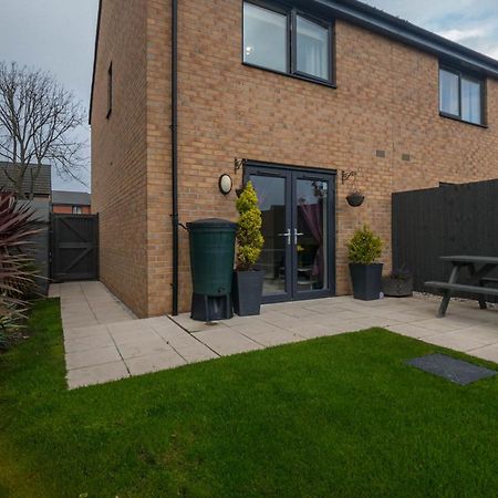 Modern 2 Bed House With Parking And Garden Villa Nottingham Exterior photo