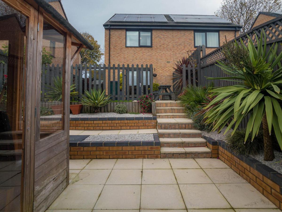 Modern 2 Bed House With Parking And Garden Villa Nottingham Exterior photo